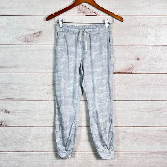 Vuori Performance Jogger
Women’s Light Gray Camo Drawstring Waist - Picture 3 of 8